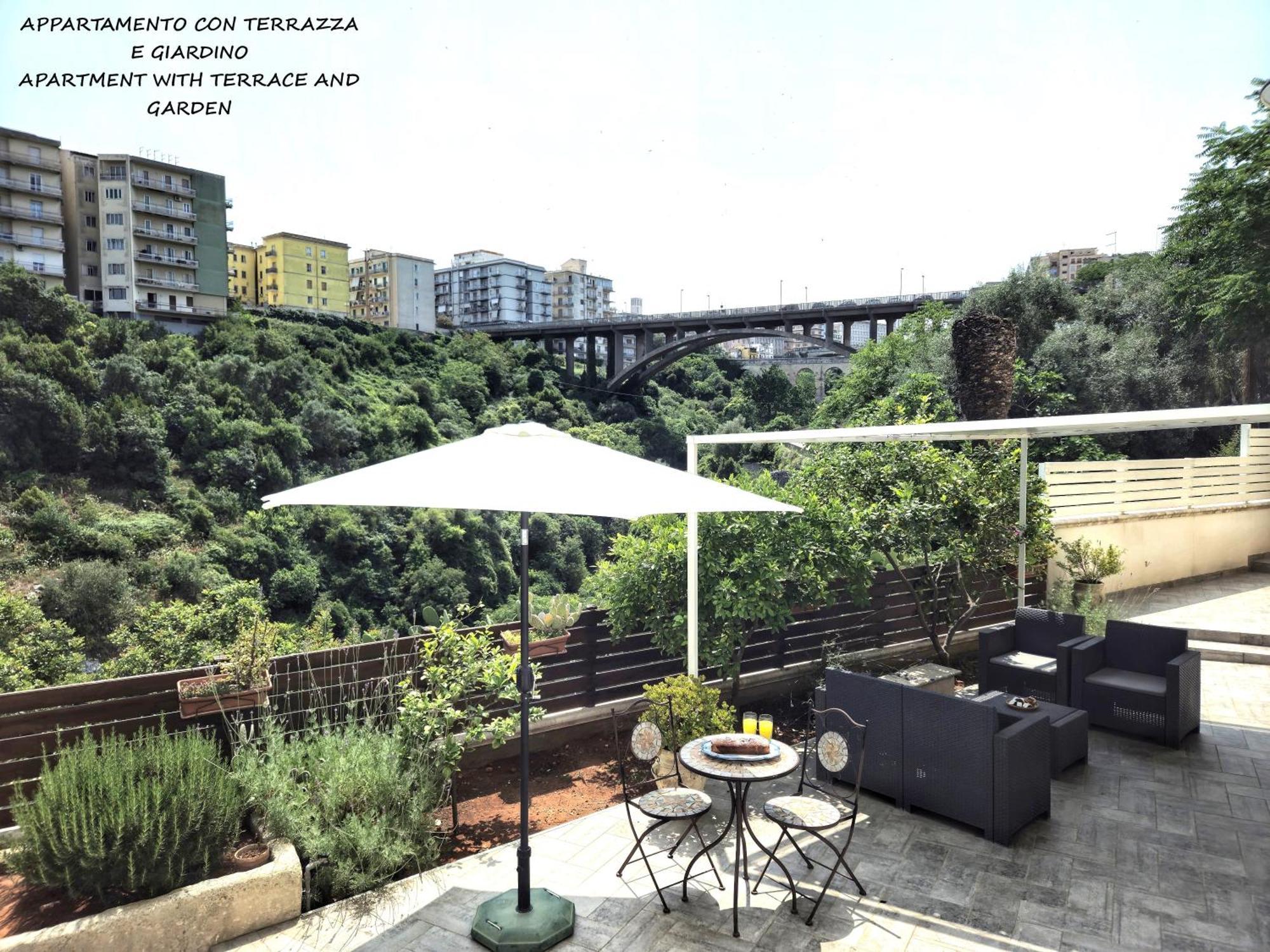 Il Giardino Sulla Valle Apartment *